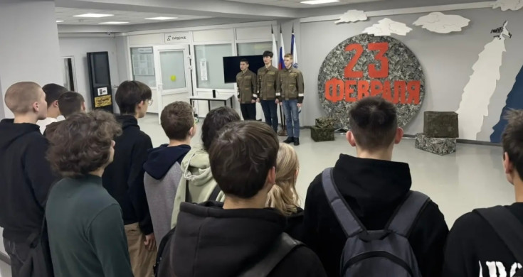 Учебная неделя в Камчатском политехническом техникуме традиционно началась с исполнения гимна 1